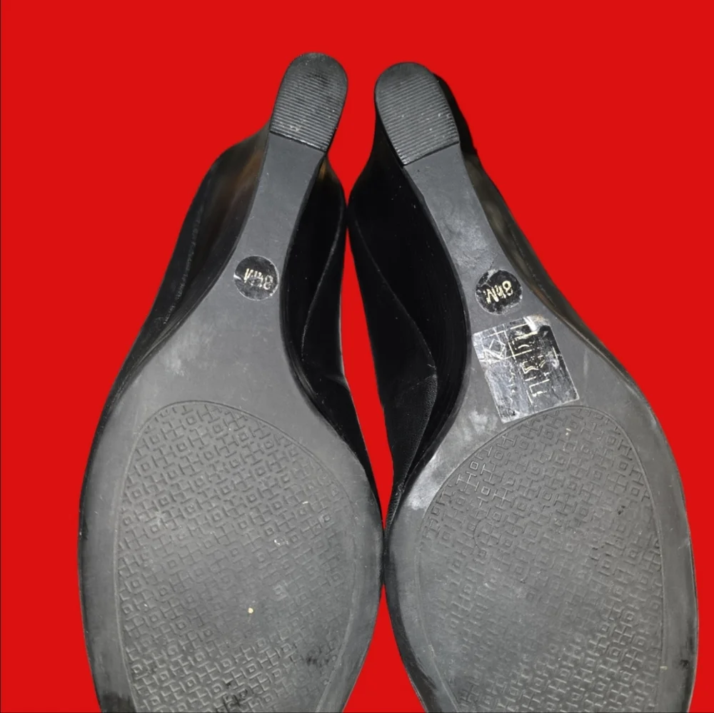 Tory Burch black leather platform heels size 8.5